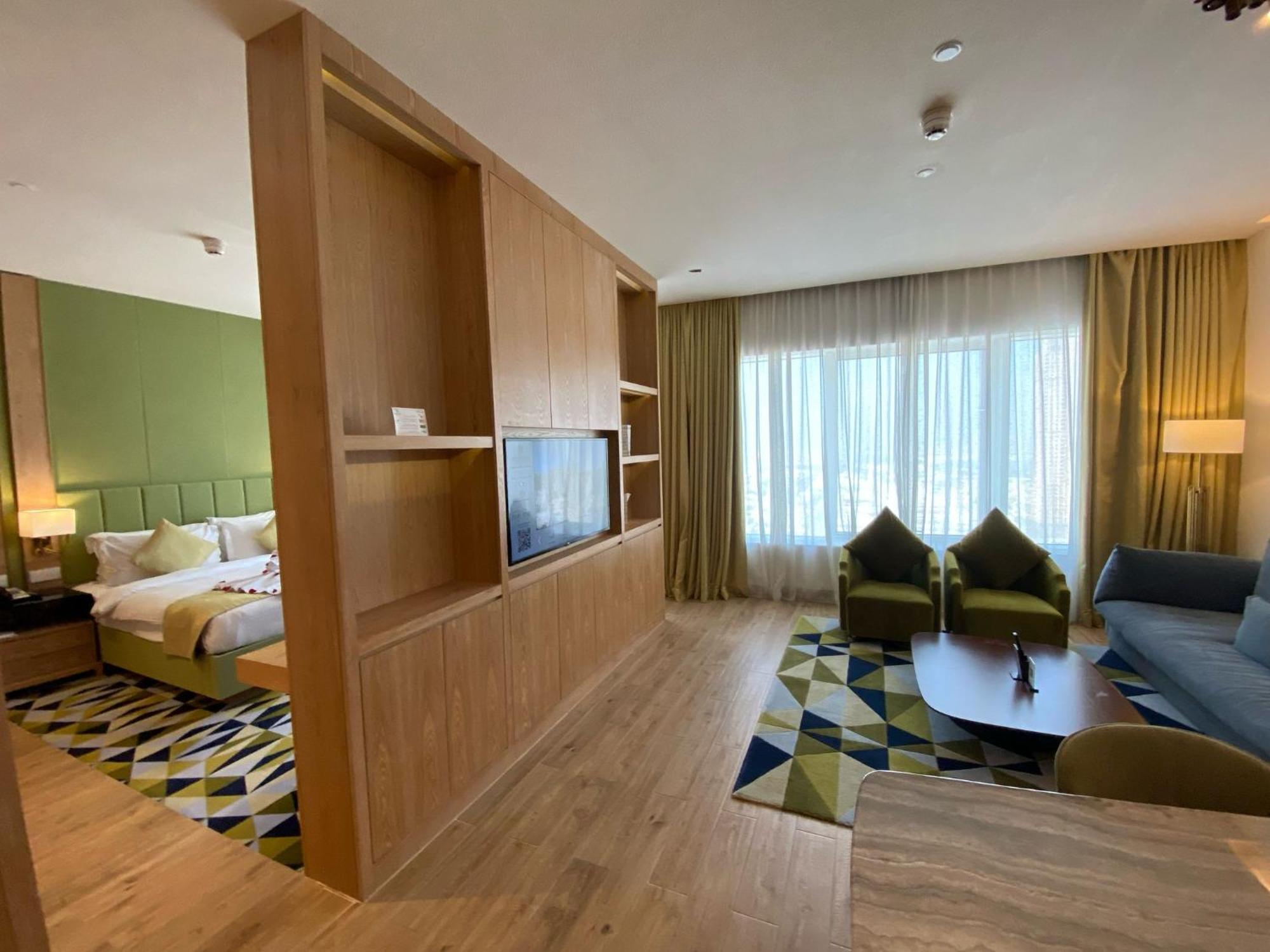 The Bentley Luxury Hotel & Suites Doha Ngoại thất bức ảnh A suite at the hotel